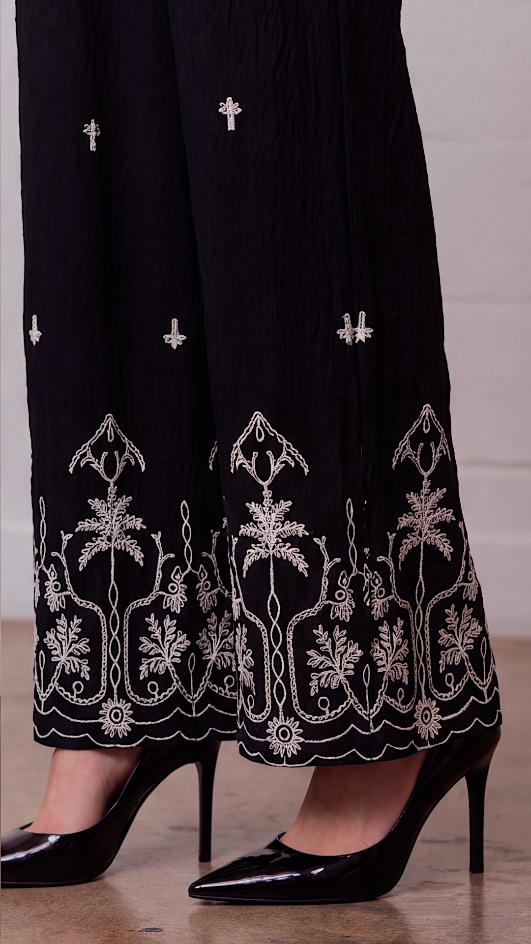 Palais Embroidered Pants
